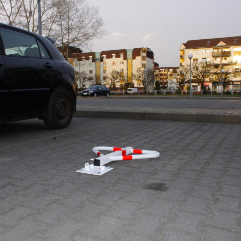 Blokada parkingowa MOTYL na kłódkę biała Blokada parkingowa MOTYL na kłódkę biała